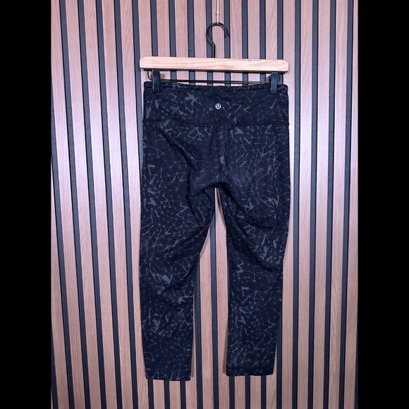 Lululemon Pants 6 / S Womens Black Abstract Under Wunder Low Rise Crop Leggings - Picture 2 of 8